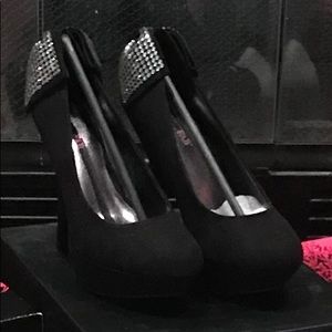 New Black Platform Pumps with Rhinestone Bow 8.5